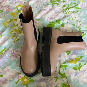 MIA Boots Leigha Nude/Black Chelsea Pull On Boots 9